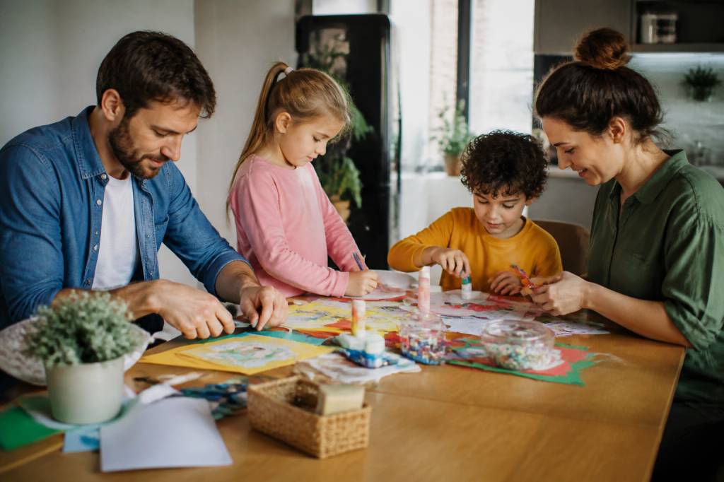 Idée activités : 15 idées créatives à faire en famille à la maison